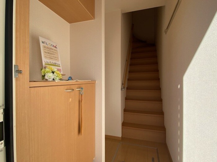 物件内観写真13　(玄関)