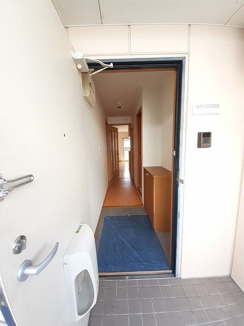 物件内観写真13　(玄関)