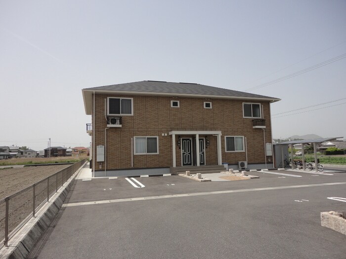 物件外観写真2　(駐車場)