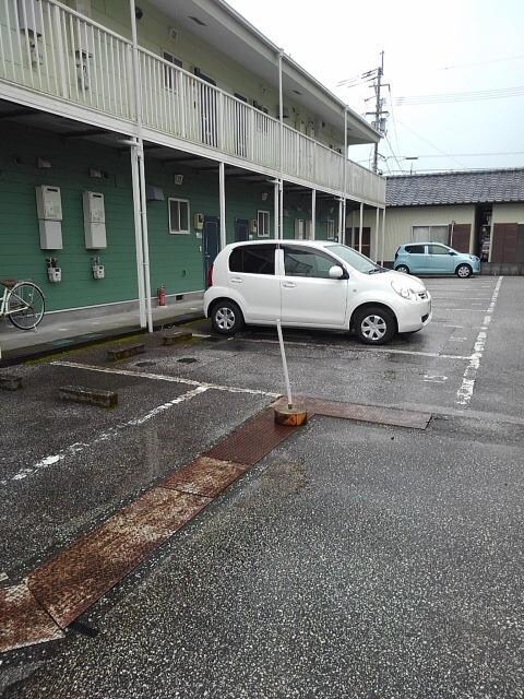 物件外観写真2　(駐車場)