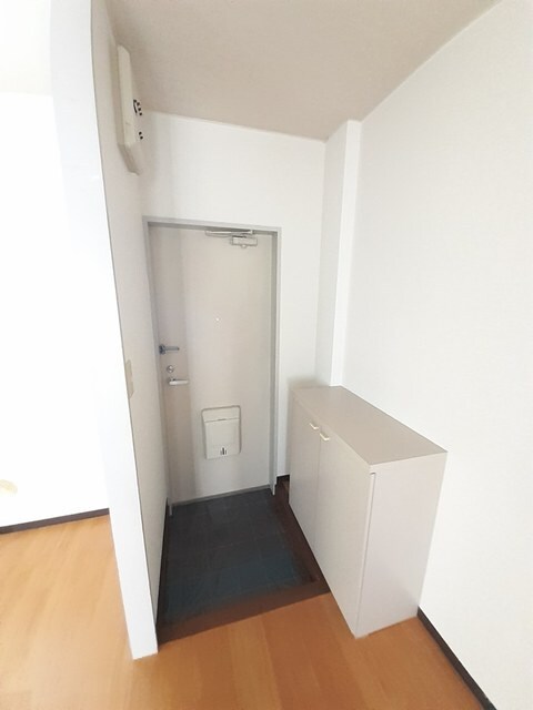 物件内観写真13　(玄関)