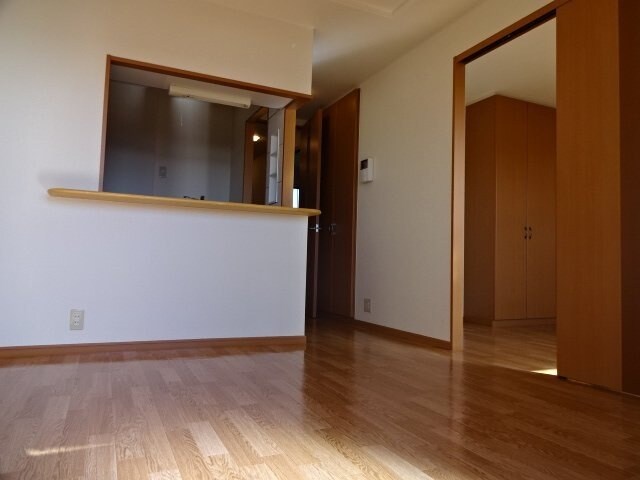 物件内観写真2　(リビング)