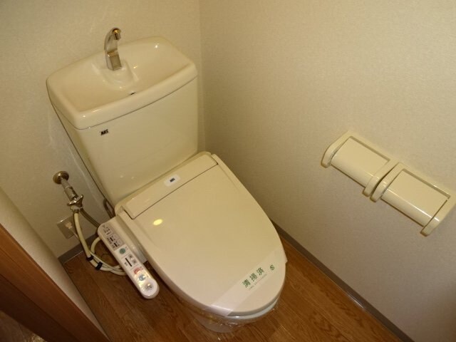 物件内観写真5　(シャワー付トイレ)