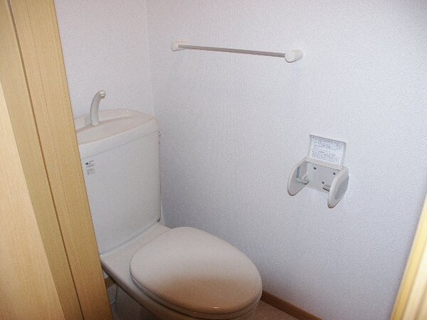 トイレ(現況を優先します。（撮影時期：2004年5月）)