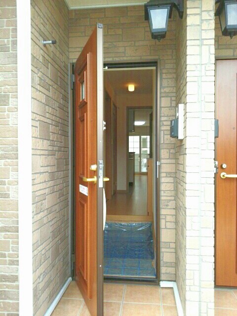 物件内観写真13　(玄関)