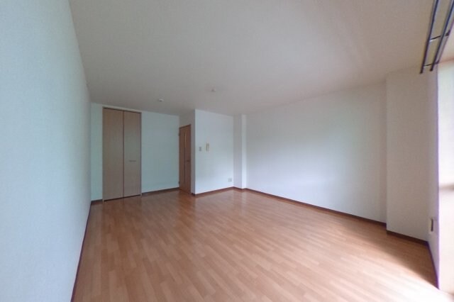 物件内観写真4　(同タイプ間取り別室の写真です（106）。現況を優先します。)