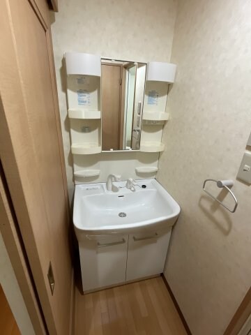 物件内観写真9　(同タイプ間取り別室の写真です（106）。現況を優先します。)