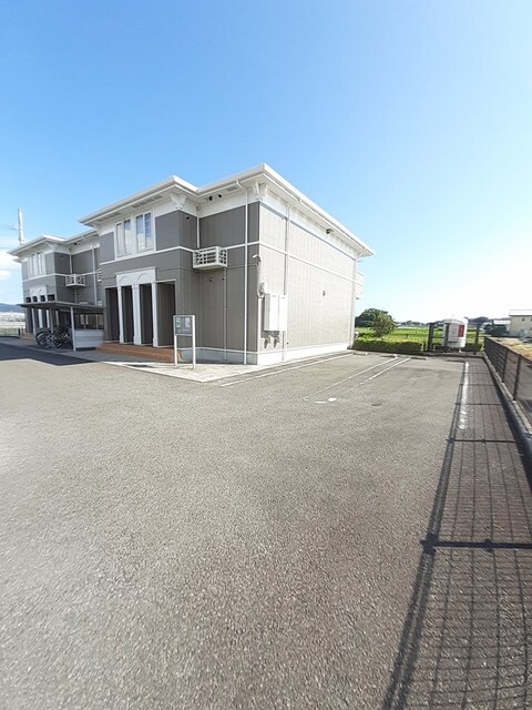 物件外観写真2　(駐車場)