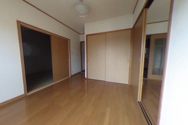 洋室(2022年11月撮影※現況を優先します。)