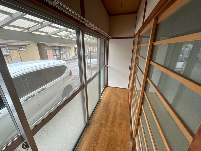 物件内観写真13　(縁側)