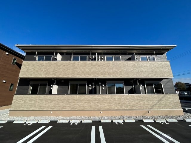 物件外観写真1　(現況と異なる場合は現況を優先します。)