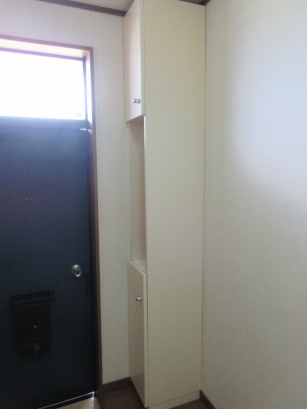 玄関(同タイプ間取り別室の写真です（A202）。現況を優先します。)