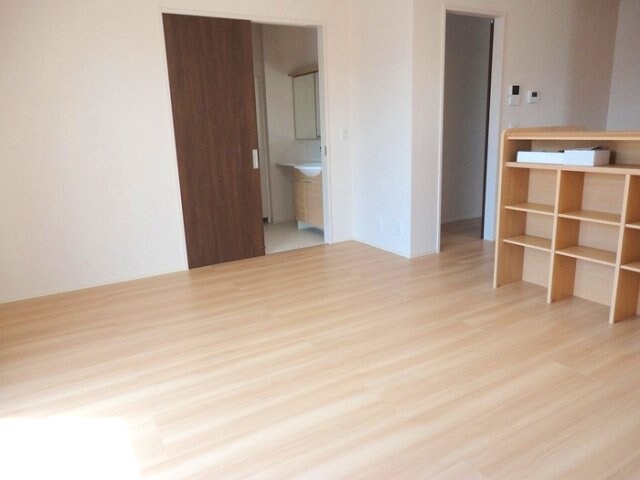 物件内観写真3　(LDK14.7帖)