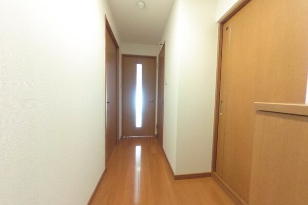 玄関(2022年8月撮影※現況を優先します。)