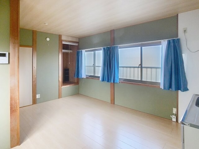 物件内観写真3　(2025年10月撮影※現況を優先します。)