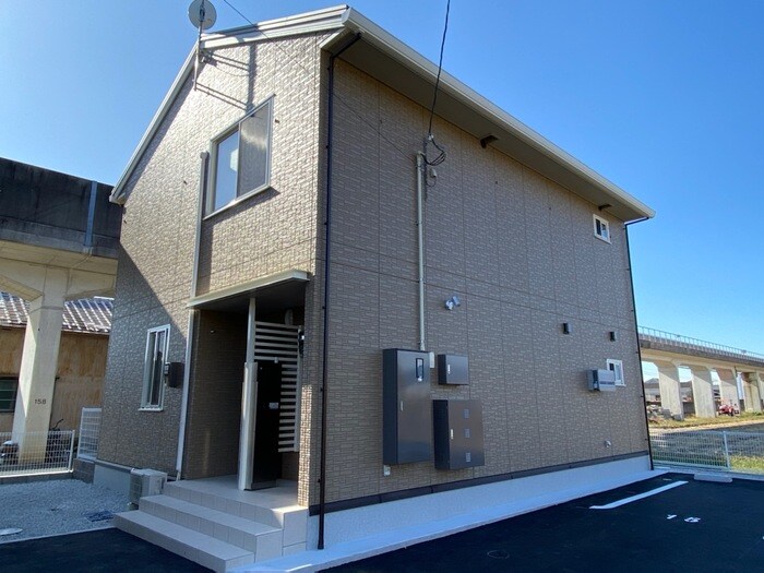 アメーヌセゾン・サンク A棟の物件外観写真