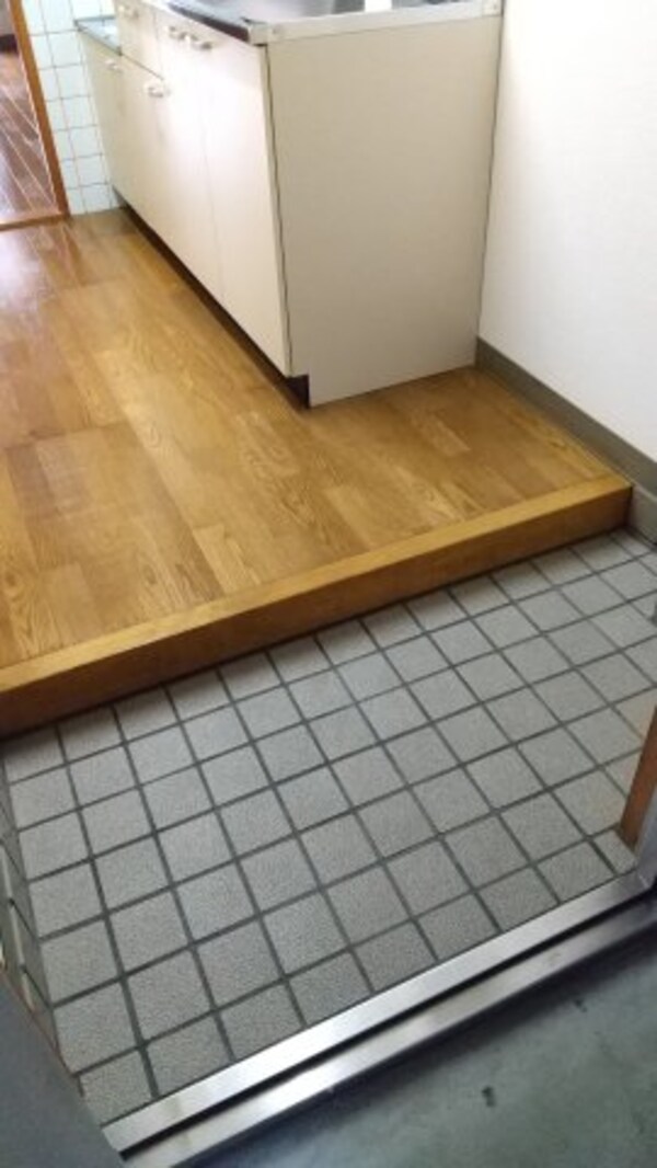 玄関(2021年2月撮影※現況を優先致します。)