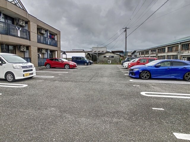 物件外観写真2　(2023年7月撮影)