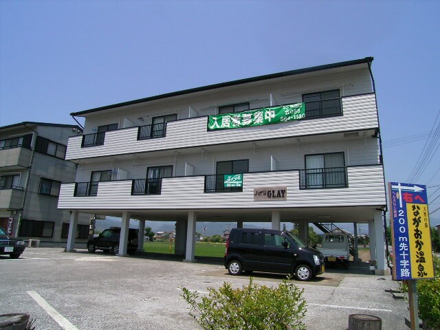 物件外観写真1　(現況を優先します。（撮影時期：2009年5月）)