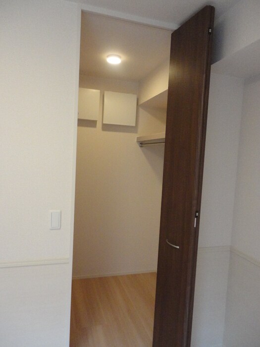 物件内観写真8　(ウォークインクローゼット)