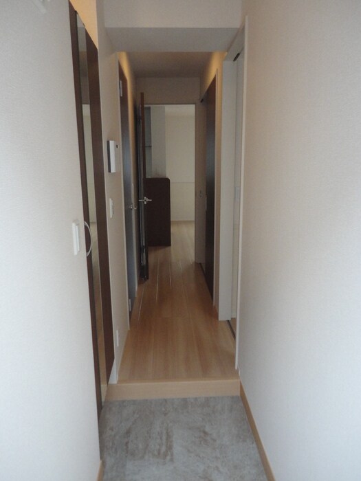 物件内観写真13　(玄関)