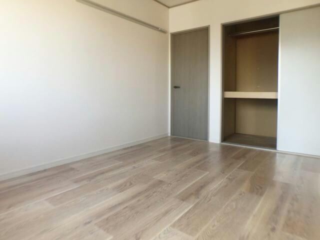 物件内観写真10　(洋室6帖（南側）)