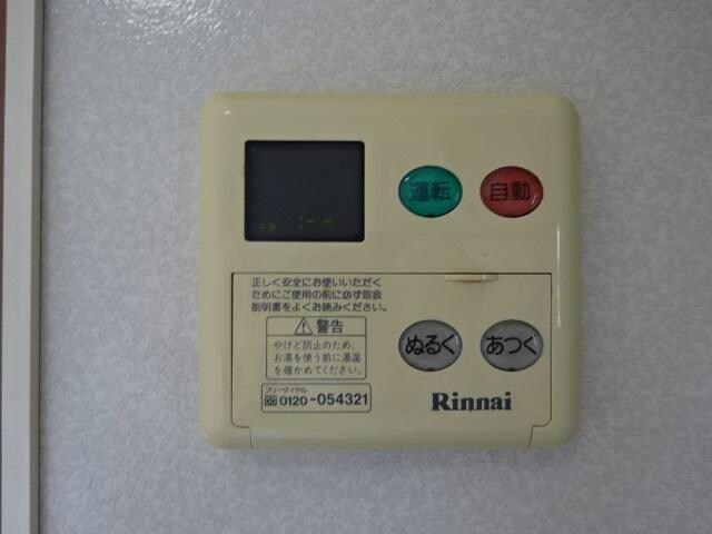 物件内観写真22　(給湯器リモコン)