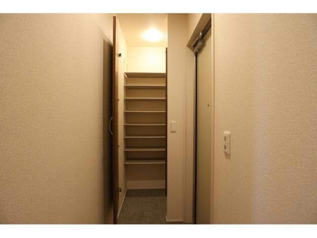 物件内観写真8　(シューズクローク♪)