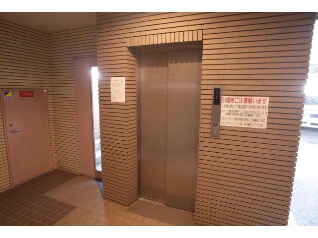 物件外観写真4　(エレベータ)
