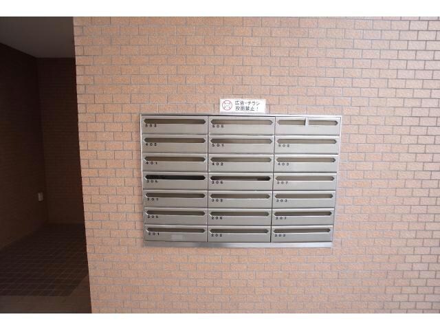 物件外観写真6　(集合ポスト)