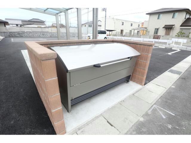 物件外観写真4　(ゴミボックス)