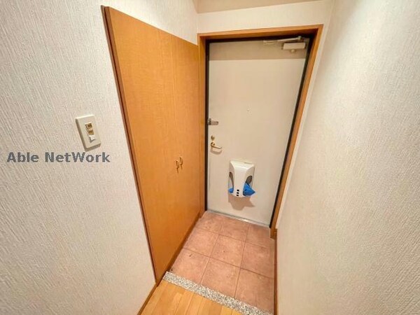 玄関回り(同型別号室)