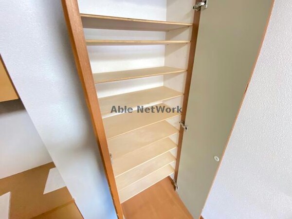 収納(玄関横にも収納有)