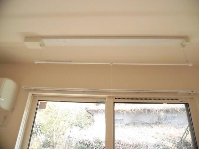 物件内観写真15　(室内物干し)