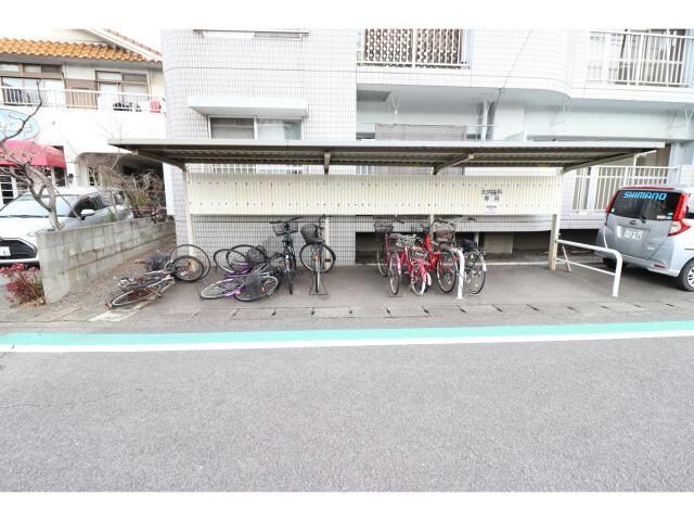 ハイネス佐藤の駐輪場