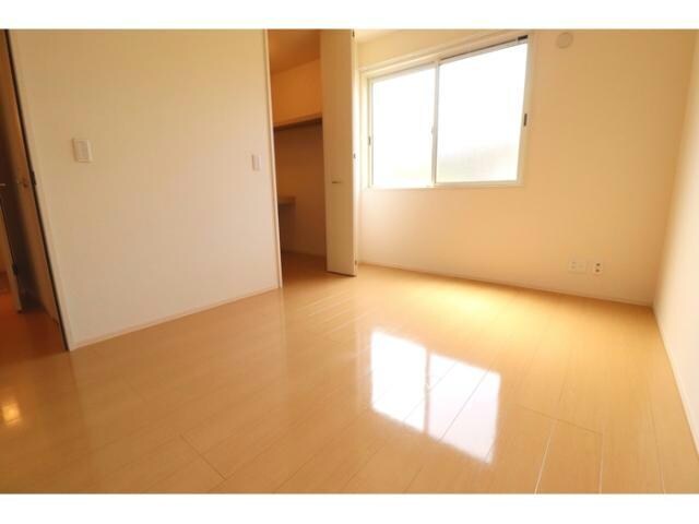 物件内観写真8　(105号室：同タイプ反転間取)