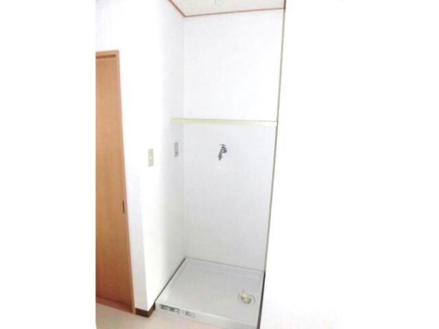 物件内観写真10　(洗濯機置場)