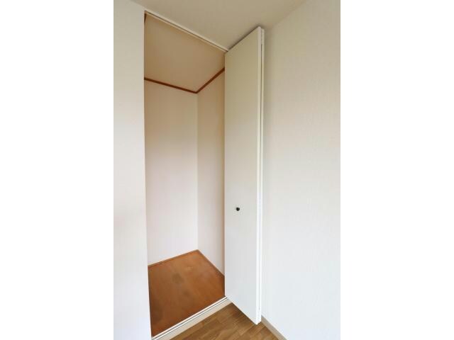 物件内観写真10　(LDK収納スペース)