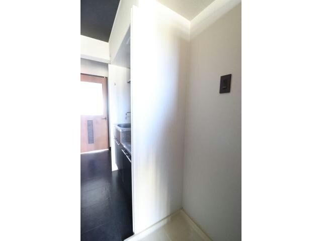 物件内観写真20　(洗濯機置き場（玄関横）)