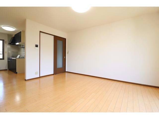 物件外観写真1　(201　LDK)