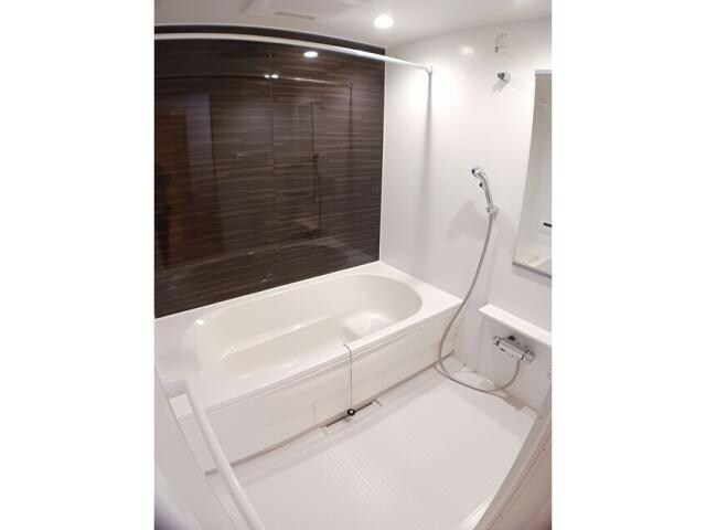 物件外観写真4　(お風呂広めが理想の方にピッタリ★)