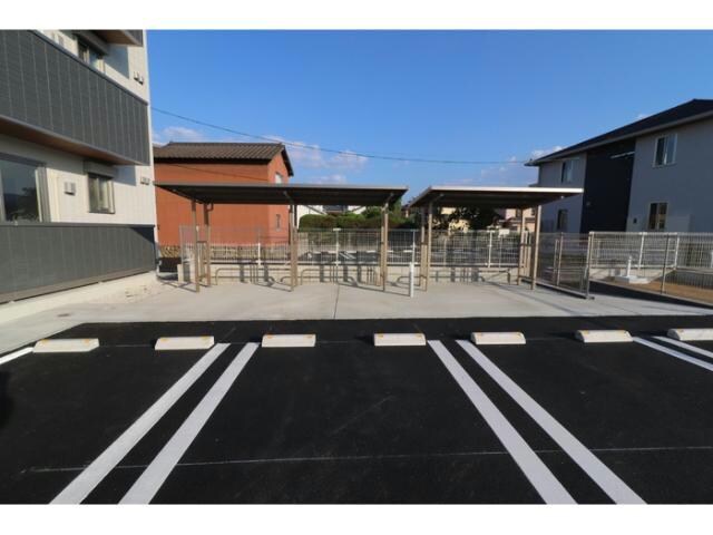 物件外観写真3　(駐輪場)