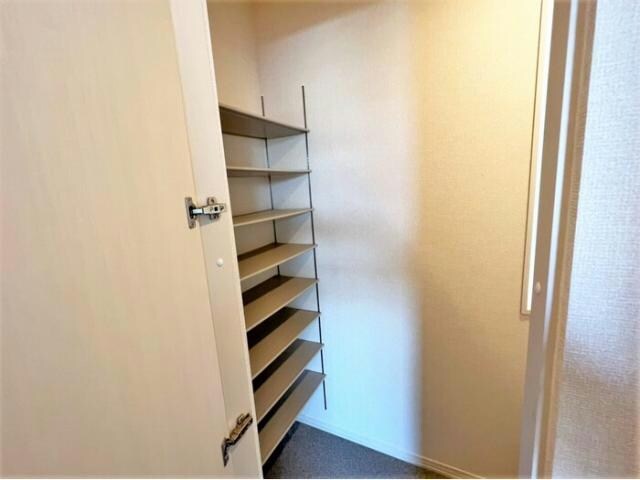 物件内観写真14　(シューズクローク)