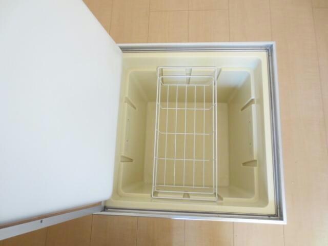 物件内観写真10　(床下収納)