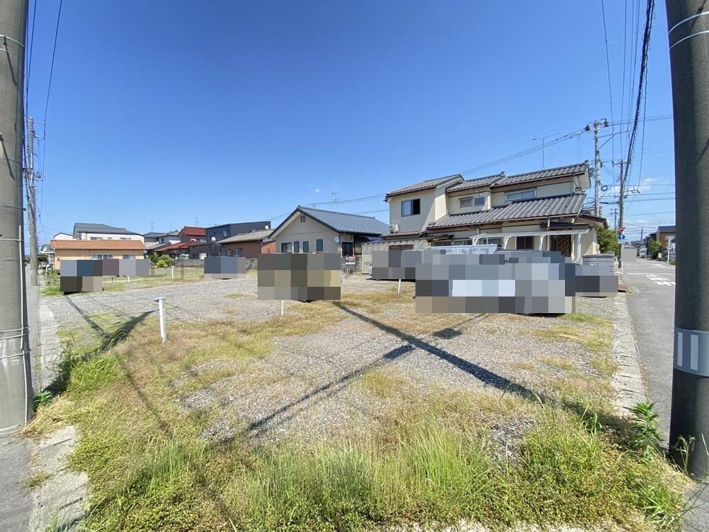 物件外観写真4　(敷地外駐車場)