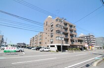 ロイヤルマンションの外観写真