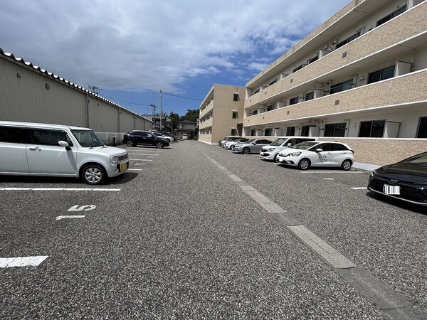 駐車場・駐輪場