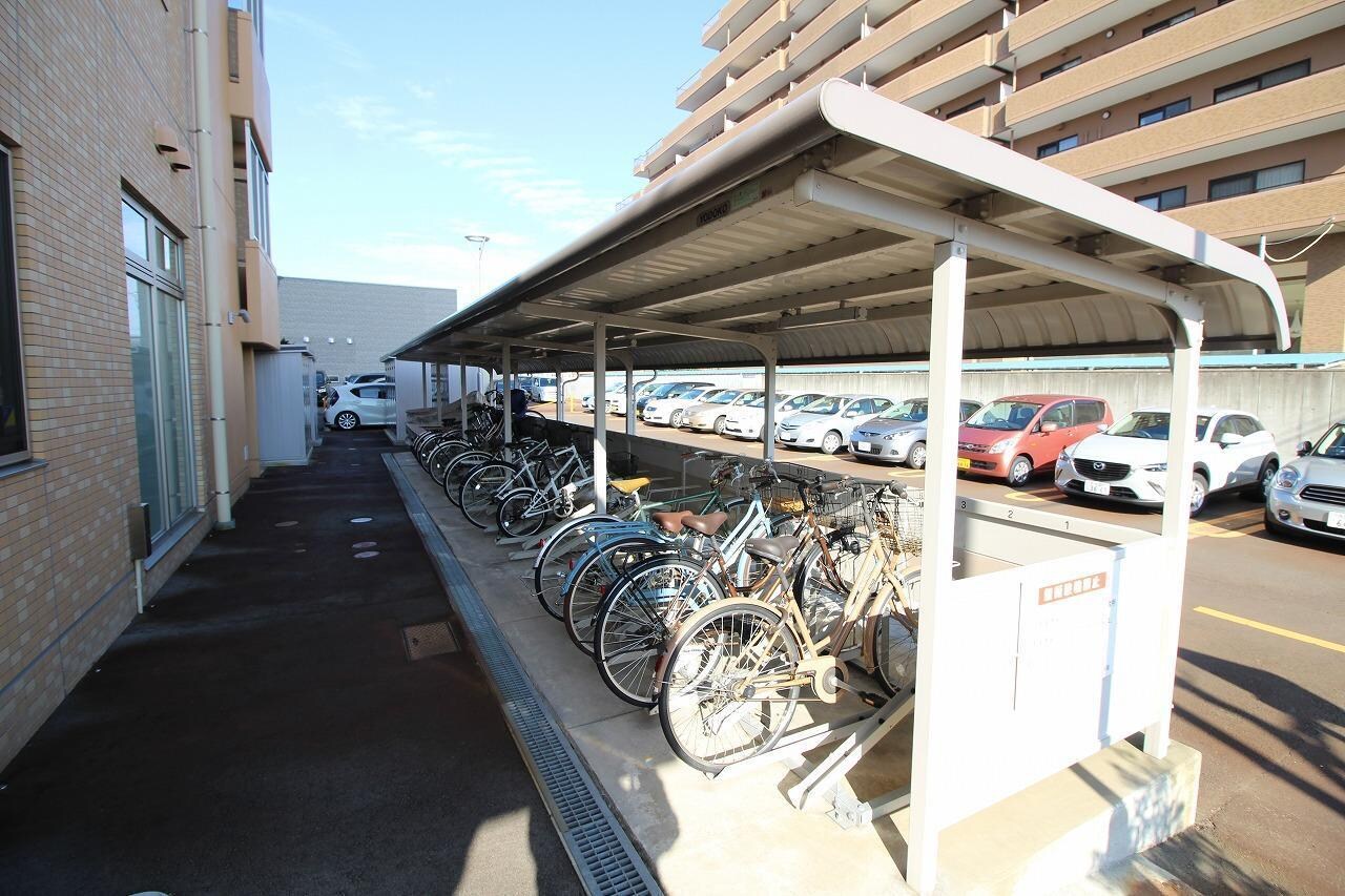 物件外観写真3　(駐輪場)