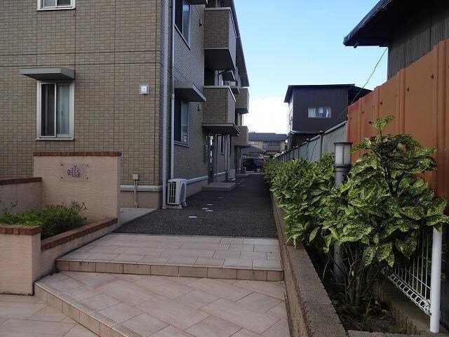 物件外観写真2　(エントランス)