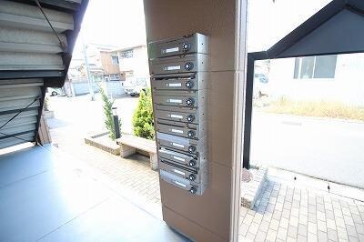 物件外観写真4　(集合郵便ポストあり)